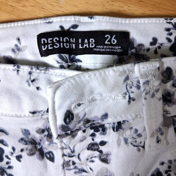 Design Lab White Floral Jeans - Size 26 - Picture 9 of 11